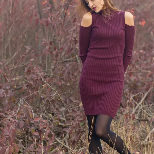 Rochie Avelle tricotata bordo cu umeri decupati - Bordo
